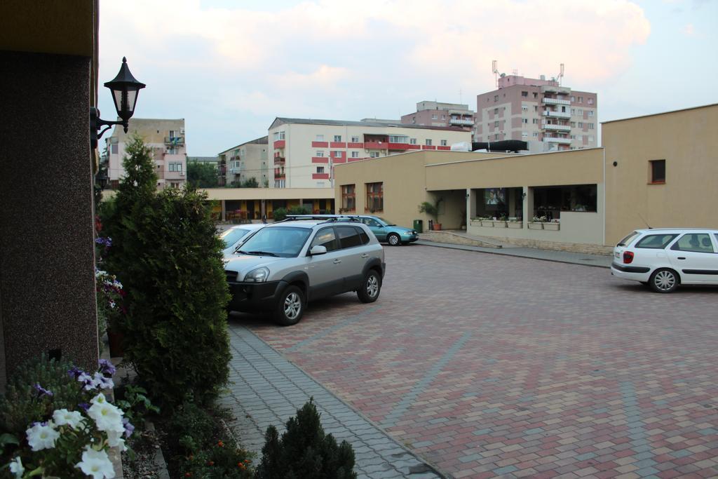 Motel Select Satu Mare Exterior photo